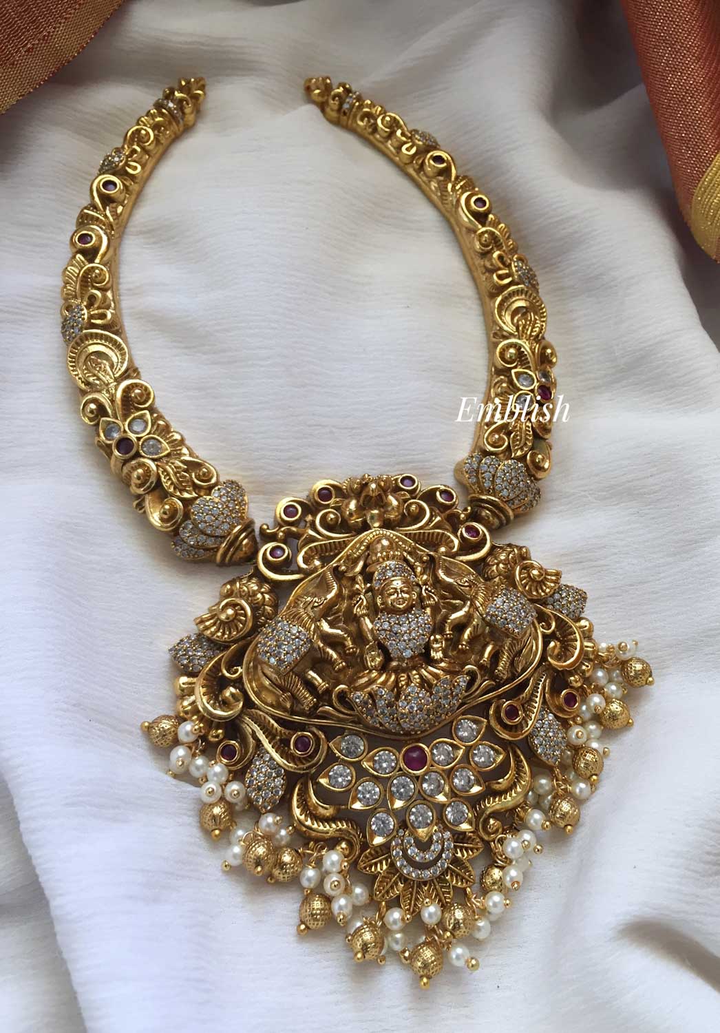 Gold alike grand Lakshmi intricate work pipe set